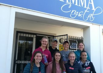 kareedouw Landsdiens – KAREEDOUW HIER KOM ONS!