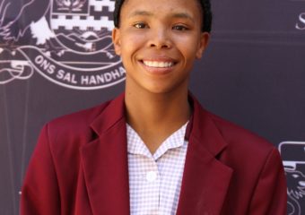 Alicia Louw presteer in hokkie