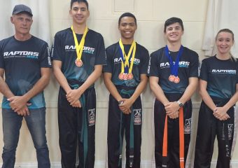 Gevegkuns: Raptors maak golwe!